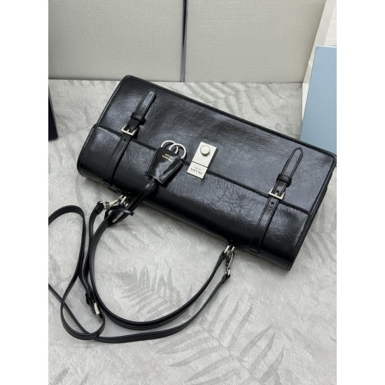F850202525ss new pencil bag 1BN024 large this leather handbag inspired by the quite formal briefcase texture delicate glossy with a new attitude to re-interpret the classic office style silhouette using delicate soft detailing for the bag's classic shape 