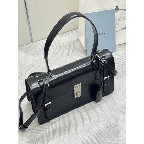 F78025SSpring and summer new pencil bag 1BN026 small arrived this leather handbag inspired by the quite formal briefcase texture delicate glossy with a new attitude to reinterpretation of the classic office style silhouette using delicate soft detailing f