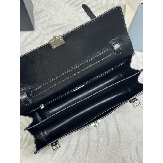 F78025SSpring and summer new pencil bag 1BN026 small arrived this leather handbag inspired by the quite formal briefcase texture delicate glossy with a new attitude to reinterpretation of the classic office style silhouette using delicate soft detailing f