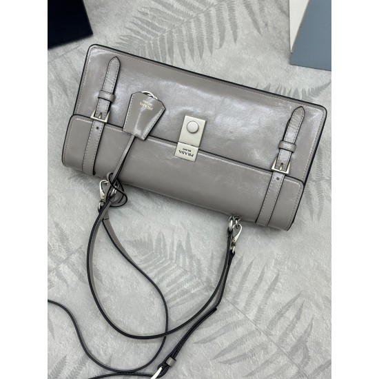 F78025SS spring and summer new purple gray pen holder bag 1BN026 small arrived this leather handbag inspired by the strong formal briefcase texture delicate glossy with a new attitude to reinterpretation of the classic office style silhouette using delica