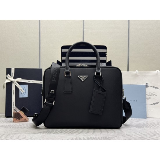 Dual Layer Briefcase 2VE022 Arrival