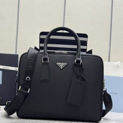 F880 Double Briefcase 2VE022 This elegant and sophisticated briefcase with two compartments, multiple interior pockets and a removable nylon shoulder strap to create a functional structure of the body of the brand Saffiano leather to create a simple atmos
