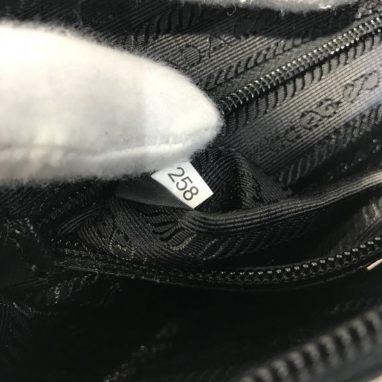 P180 Classic Clutch 2NE789 Triangle Mark made of imported nylon material cowhide removable leather wrist strap polished steel metal accessories 165 OEM code lightweight and fashionable L24xH17 bottom 65cm