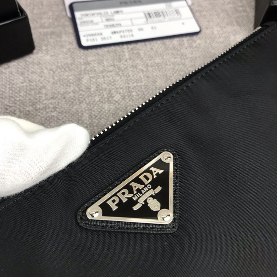 P150 top original single PRADA classic nylon cloth handbag latest styles counter synchronization genuine development model 2NH006 color black triangle mark within the code cloth label 165 generation of code top original single imported nylon material cowh