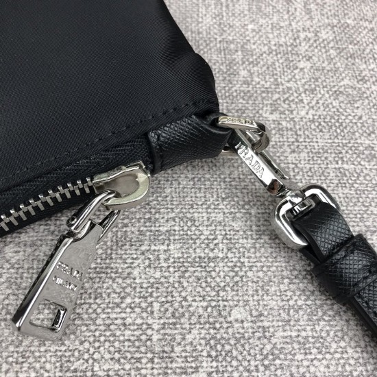 P150 top original single PRADA classic nylon cloth handbag latest styles counter synchronization genuine development model 2NH006 color black triangle mark within the code cloth label 165 generation of code top original single imported nylon material cowh
