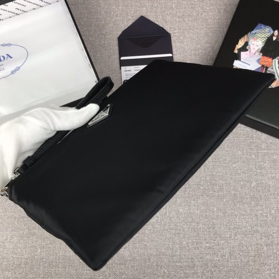 P150 top original single PRADA classic nylon cloth handbag latest styles counter synchronization genuine development model 2NH006 color black triangle mark within the code cloth label 165 generation of code top original single imported nylon material cowh