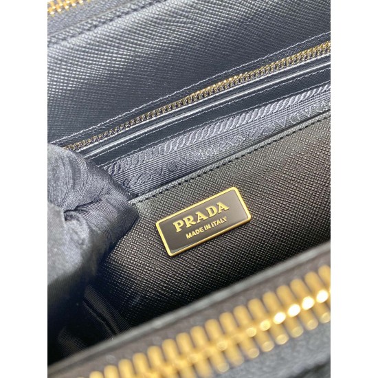 P560 Embroidered Fabric Bag 1BA274 Killer BagThis embroidered fabric killer bag is made of imported Saffiano leather and unique embroidery fabric on the original elements of the change in the fabric fabric design looks particularly stylish and trendyHandh