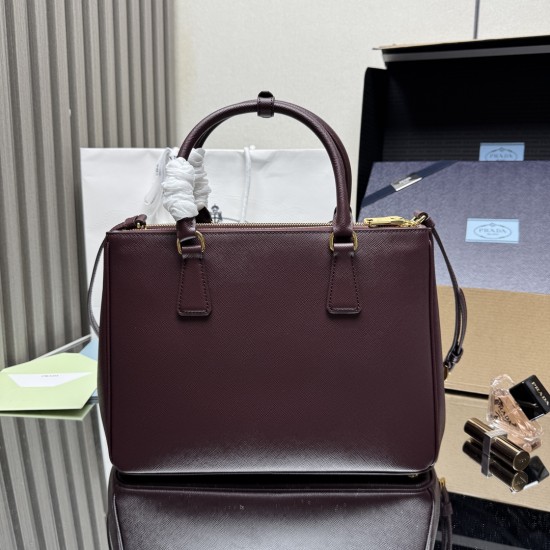 P730 Top Original P's Large Super Explosive Killer Bag Saffiano Leather Leather Double Carry Handle Removable Adjustable Leather Shoulder Strap Gold-Plated Fittings Triangular Leather with Metal Engraved Logo Side Snap Button Closure Two Zippered Exterior