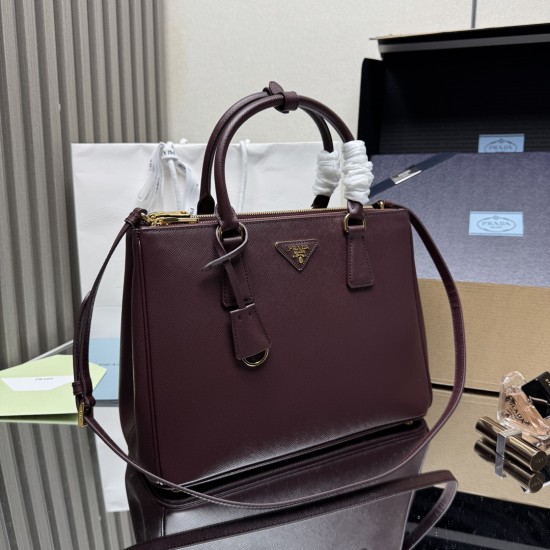 P730 Top Original P's Large Super Explosive Killer Bag Saffiano Leather Leather Double Carry Handle Removable Adjustable Leather Shoulder Strap Gold-Plated Fittings Triangular Leather with Metal Engraved Logo Side Snap Button Closure Two Zippered Exterior