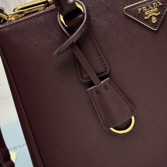 P730 Top Original P's Large Super Explosive Killer Bag Saffiano Leather Leather Double Carry Handle Removable Adjustable Leather Shoulder Strap Gold-Plated Fittings Triangular Leather with Metal Engraved Logo Side Snap Button Closure Two Zippered Exterior