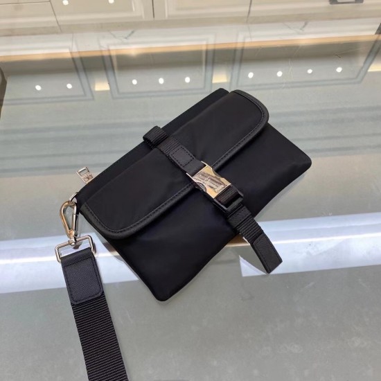 P180 new handbag 2VE011 latest handbag made of imported nylon top brushed hardware removable wrist strap this casual design looks modern modern style can be stored cell phone bank card and other small personal belongings out of the house is very suitable 