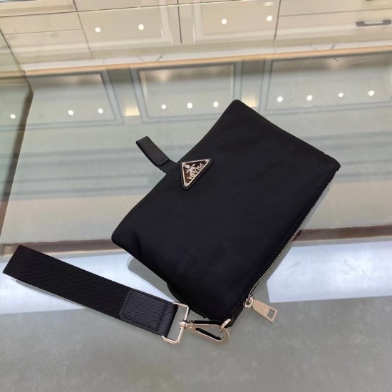 P180 new handbag 2VE011 latest handbag made of imported nylon top brushed hardware removable wrist strap this casual design looks modern modern style can be stored cell phone bank card and other small personal belongings out of the house is very suitable 