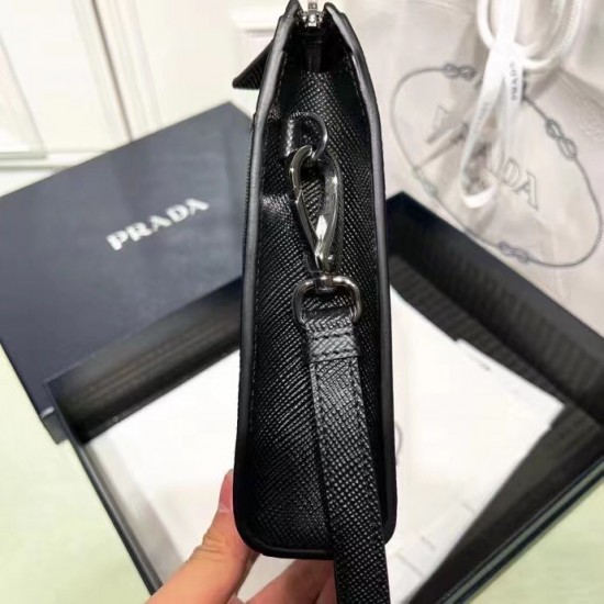 p260New First 22Latest Full Leather Clutch 2VF039This cross grain cowhide leather clutch interprets a beautifully structured silhouetteFront 3D effectNew triangular logoBack classic triangular enameled logoZipper closureBuilt-in pocketsWith a full leather