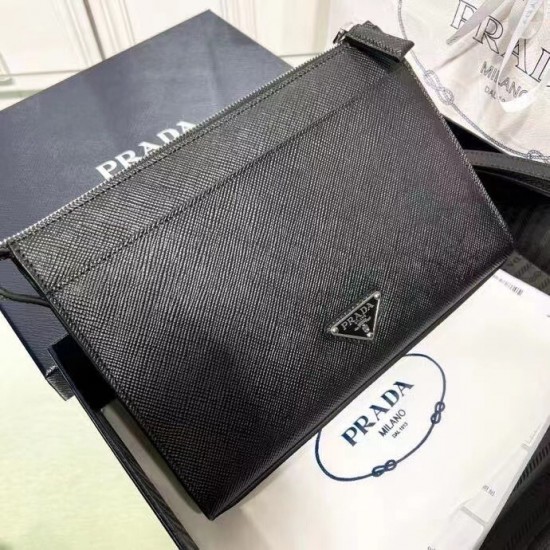 p260New First 22Latest Full Leather Clutch 2VF039This cross grain cowhide leather clutch interprets a beautifully structured silhouetteFront 3D effectNew triangular logoBack classic triangular enameled logoZipper closureBuilt-in pocketsWith a full leather