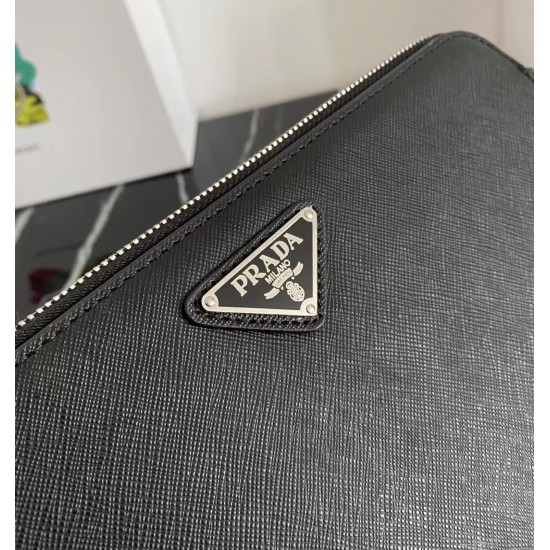 P260 new handbag 2VF056 men's handbag imported Saffiano leather men's handbag decorated with the classic triangle logo back strap and removable side straps can meet the needs of the use of the men's handbag is a wonderful collision of classic and trendy d