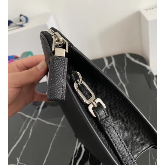 P260 new handbag 2VF056 men's handbag imported Saffiano leather men's handbag decorated with the classic triangle logo back strap and removable side straps can meet the needs of the use of the men's handbag is a wonderful collision of classic and trendy d