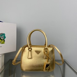 P670 top original single 2023 early spring new gold mini killer bag 1BA906 this Galleria handbag is made of iconic Saffiano leather with a detachable shoulder strap top gold hardware is a chic interpretation of the classic timeless elegance temperament of