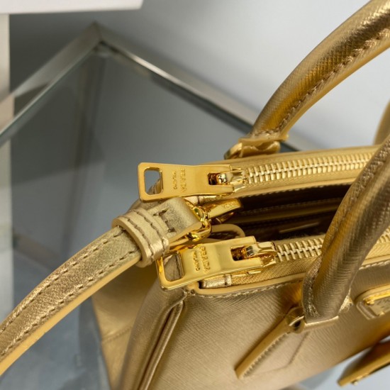 P670 top original single 2023 early spring new gold mini killer bag 1BA906 this Galleria handbag is made of iconic Saffiano leather with a detachable shoulder strap top gold hardware is a chic interpretation of the classic timeless elegance temperament of