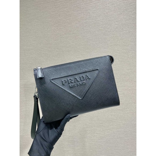 p260 new clutch bag 2VF039 this clutch bag cleverly shaped 3D effect release mix and match charm simple silhouette and exquisite material fusion iconic triangle incarnation of modern the same color embossed details embellish the body of the bag simple atm