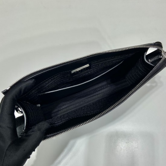 p260 new clutch bag 2VF039 this clutch bag cleverly shaped 3D effect release mix and match charm simple silhouette and exquisite material fusion iconic triangle incarnation of modern the same color embossed details embellish the body of the bag simple atm