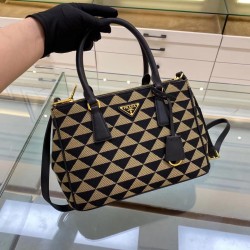 P480 top original single embroidered fabric bag 1BA863 killer bag this embroidered fabric killer bag using imported Saffiano leather and unique embroidery fabric on the original elements of the change on the fabric fabric design looks extraordinarily styl