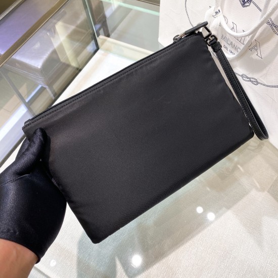 P160 new first new 2NH007 nylon clutch envelope bag imported Saffiano cross grain cowhide waterproof parachute nylon classic triangle label built-in card slot capacity super large with full leather wristlet men and women can be used in unisex handbags fas
