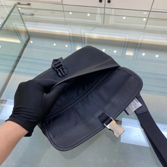 P160 P's counter newest handbag 2NH011 arrived using imported nylon waterproof fabric detachable leather wrist Prada logo lining two inside pockets one with zipper size 2818x2cm Welcome to order!