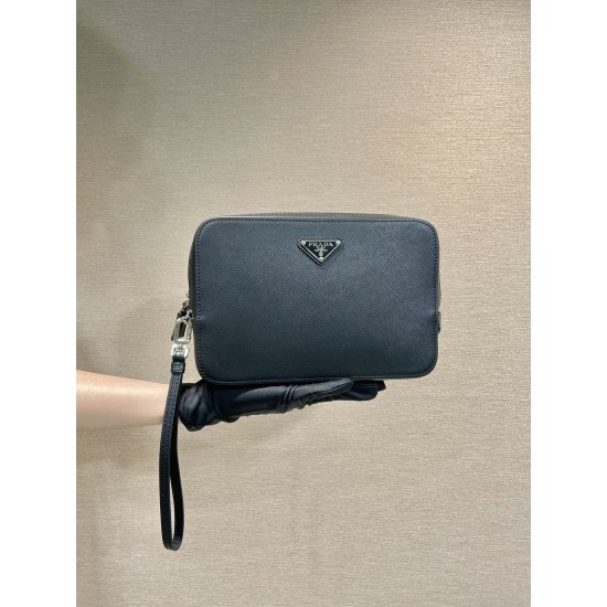 p260 new handbag 2VF017 men's handbag imported Saffiano leather men's handbag decorated with the classic triangle logo back strap and removable side straps can be used to meet the needs of the men's handbag is a wonderful collision of classic and trendy d