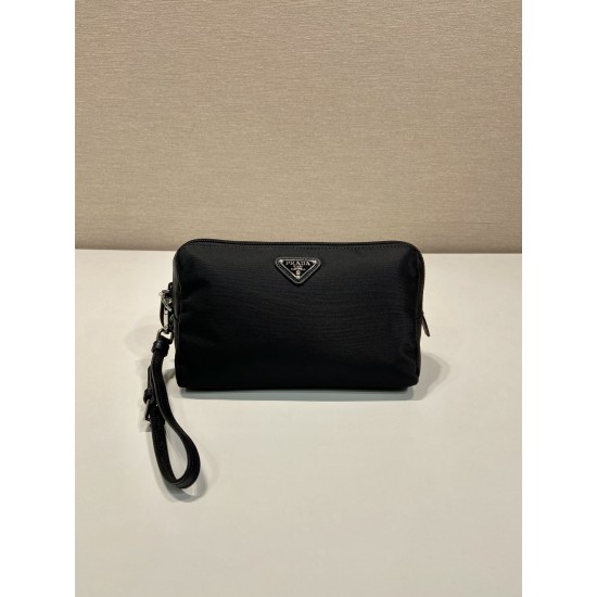 P220 New Clutch 1NS693 White Lat Hardware This clutch is made of imported nylon fabric White Lat triangular logo decorated with simple lines Open the body of the bag can be seen zippered interior pockets Removable leather wristlet men and women common mod