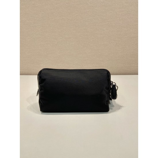 P220 New Clutch 1NS693 White Lat Hardware This clutch is made of imported nylon fabric White Lat triangular logo decorated with simple lines Open the body of the bag can be seen zippered interior pockets Removable leather wristlet men and women common mod