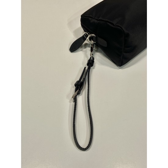 P220 New Clutch 1NS693 White Lat Hardware This clutch is made of imported nylon fabric White Lat triangular logo decorated with simple lines Open the body of the bag can be seen zippered interior pockets Removable leather wristlet men and women common mod