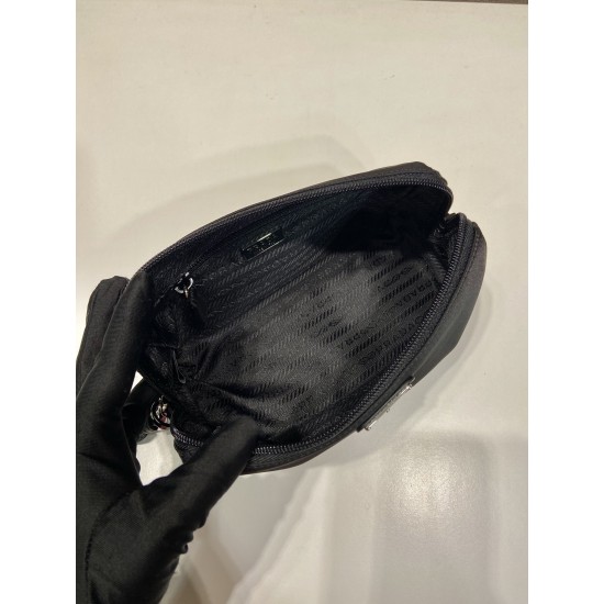 P220 New Clutch 1NS693 White Lat Hardware This clutch is made of imported nylon fabric White Lat triangular logo decorated with simple lines Open the body of the bag can be seen zippered interior pockets Removable leather wristlet men and women common mod