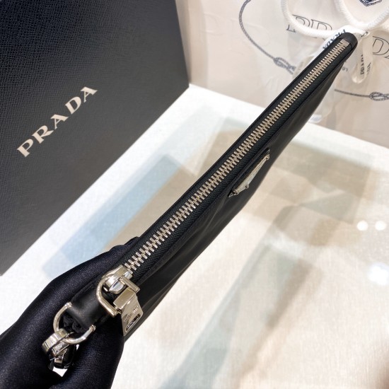 P150 Classic Nylon Clutch Envelope Bag 2NH006Imported Saffiano cross grain cowhide waterproof parachute nylon classic triangle label built-in card slot capacity is super large with full leather wristlet both men and women can use unisex handbag fashionabl
