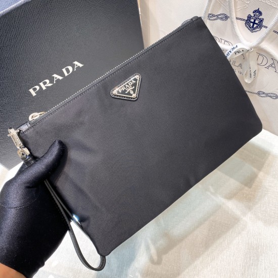 P150 Classic Nylon Clutch Envelope Bag 2NH006Imported Saffiano cross grain cowhide waterproof parachute nylon classic triangle label built-in card slot capacity is super large with full leather wristlet both men and women can use unisex handbag fashionabl