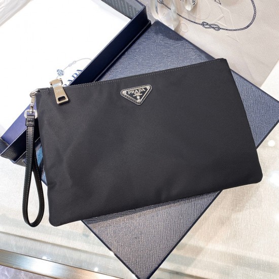 P150 Classic Nylon Clutch Envelope Bag 2NH006Imported Saffiano cross grain cowhide waterproof parachute nylon classic triangle label built-in card slot capacity is super large with full leather wristlet both men and women can use unisex handbag fashionabl