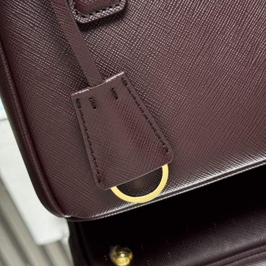 P620 top original single counter new 1BA906mini killer bag this Galleria handbag is made of iconic Saffiano leather with a detachable shoulder strap top gold hardware is a chic interpretation of the classic timeless elegance temperament of the beauty of t