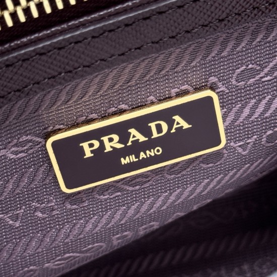 P620 top original single counter new 1BA906mini killer bag this Galleria handbag is made of iconic Saffiano leather with a detachable shoulder strap top gold hardware is a chic interpretation of the classic timeless elegance temperament of the beauty of t