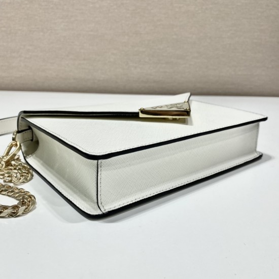 p520New crossbody bag 1BD318This flap shoulder bag is made of Saffiano leather with lambskin interior to show the artisanal design of the soft design at a glanceThe tip of the flap closure is adorned with enameled metal triangular logoWith a long detachab