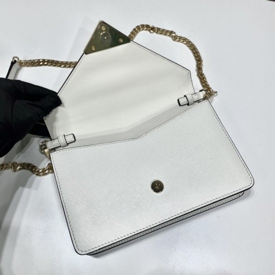 p520New crossbody bag 1BD318This flap shoulder bag is made of Saffiano leather with lambskin interior to show the artisanal design of the soft design at a glanceThe tip of the flap closure is adorned with enameled metal triangular logoWith a long detachab