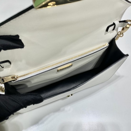 p520New crossbody bag 1BD318This flap shoulder bag is made of Saffiano leather with lambskin interior to show the artisanal design of the soft design at a glanceThe tip of the flap closure is adorned with enameled metal triangular logoWith a long detachab