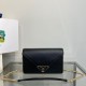 P520 top original single new crossbody bag 1BD318 arrived! This flap shoulder bag is made of Saffiano leather with lambskin inside to show the artisanal design of the soft design at a glance Flap closure tip decorated with enameled metal triangular logo w