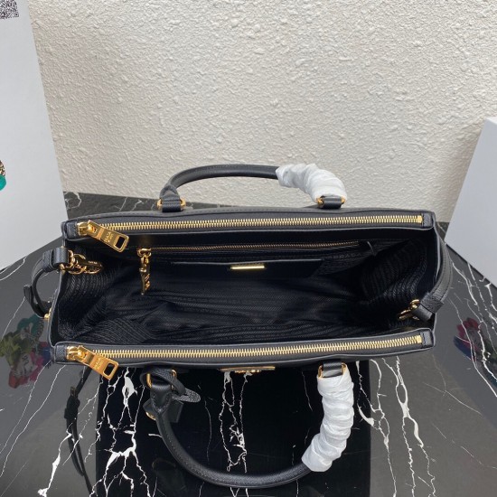 P720 Top Original P's Large Super Explosive Killer Bag Original Quality Saffiano Leather Leather Double Carry Handle Removable Adjustable Leather Shoulder Strap Gold-Plated Fittings Triangular Leather with Metal Engraved Logo Side Snap Button Closure Two 