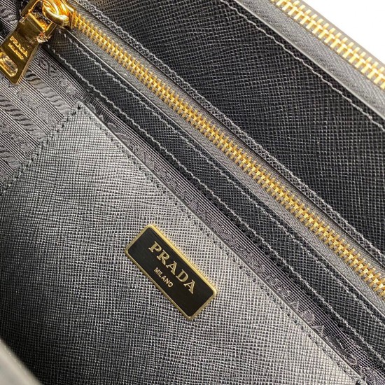 P720 Top Original P's Large Super Explosive Killer Bag Original Quality Saffiano Leather Leather Double Carry Handle Removable Adjustable Leather Shoulder Strap Gold-Plated Fittings Triangular Leather with Metal Engraved Logo Side Snap Button Closure Two 