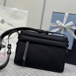 F470 with counter counterpartFully packaged and exclusively made to orderSpring 2022New mini cini messenger bag1BD313The concept of mix and match runs through Prada's narrative languageThe creative design of this flap shoulder bag has been reinterpreted w