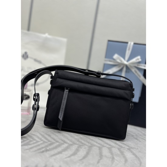 F470 with counter counterpartFully packaged and exclusively made to orderSpring 2022New mini cini messenger bag1BD313The concept of mix and match runs through Prada's narrative languageThe creative design of this flap shoulder bag has been reinterpreted w