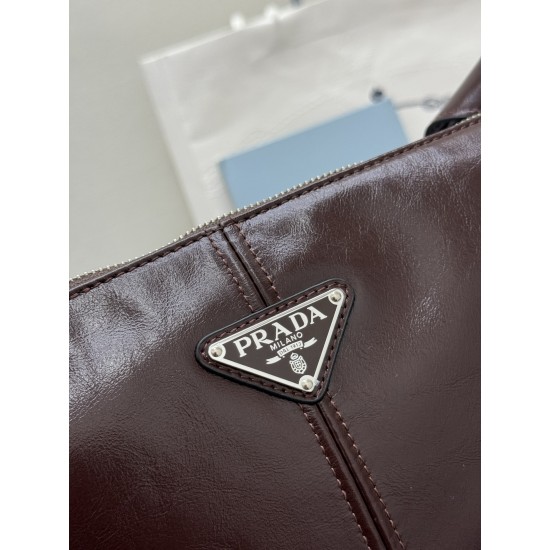 F740 with a full set of counter packaging exclusive customized new waxy leather 2VH187 messenger bag dark coffee This shoulder bag is made of soft and shiny waxy leather carefully crafted smooth and simple silhouette with exquisite details decorated with 