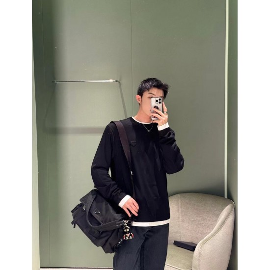 New messenger bag black on the body picture