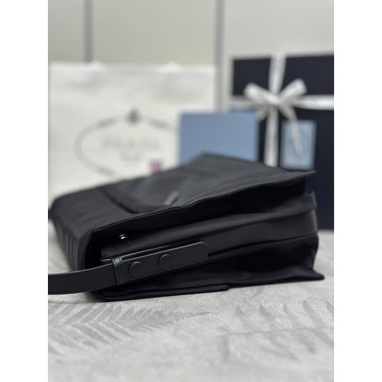 F600 with counter counter version of the full set of packaging exclusive custom cini large messenger bag 1BD256 this shoulder bag甄 unique lined nylon and handmade diamond lattice to create and equipped with fabric shoulder straps and back pockets metal fi