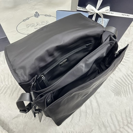 F600 with counter counter version of the full set of packaging exclusive custom cini large messenger bag 1BD256 this shoulder bag甄 unique lined nylon and handmade diamond lattice to create and equipped with fabric shoulder straps and back pockets metal fi