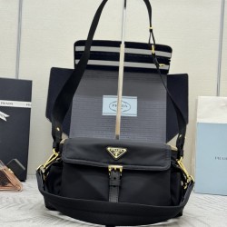 F490 with counter counter version of the full set of packaging exclusive customized new small messenger bag 1BD394 small this handbag is a perfect blend of sophistication and functionality made of recycled nylon with a soft silhouette with multiple pocket